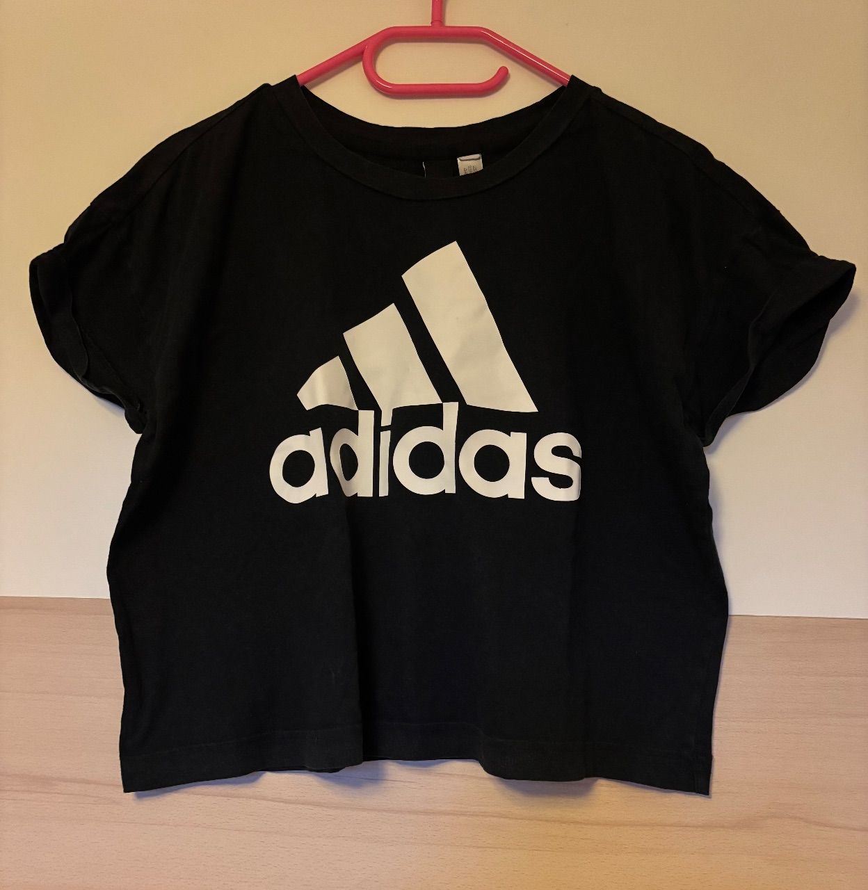 Adidas Schwarzes Adidas Basic Crop T-Shirt mit Logo kurzärmelig  Size M