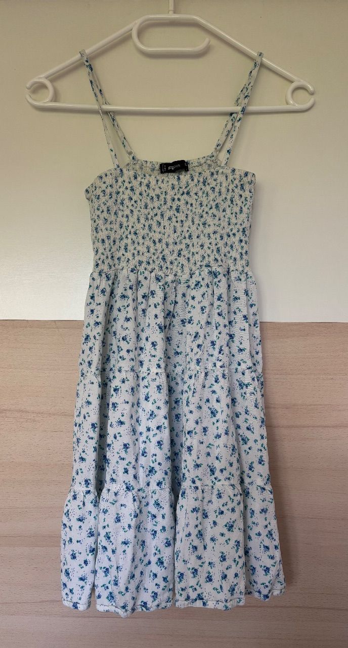 New Yorker Luftiges weißes Minikleid Smockoberteil & Spaghettiträger türkisen/blauen Blumen Size S/36