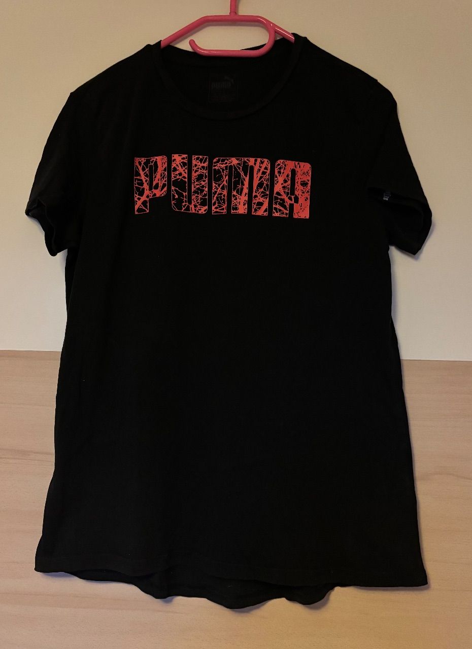 Puma Schwarzes Puma Basic T-Shirt mit rotem Logo kurzärmelig  Size L