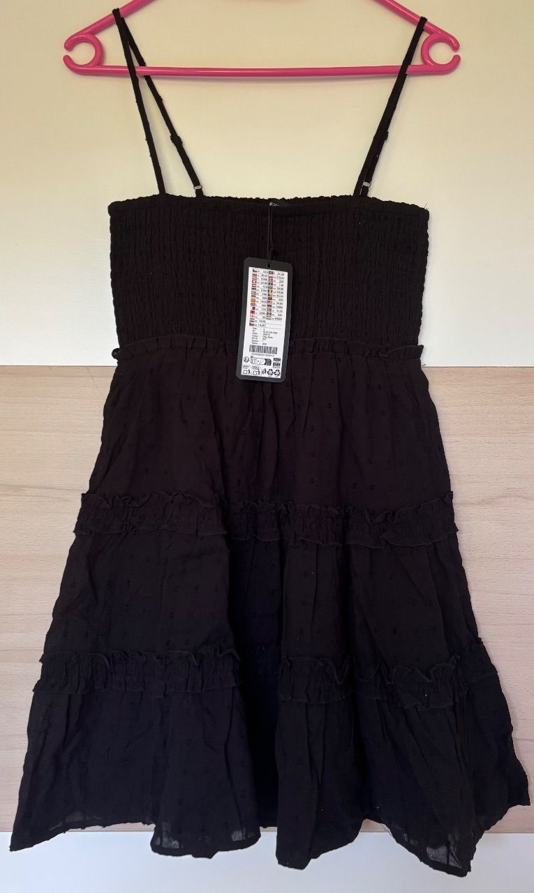 New Yorker Luftiges schwarzes Minikleid mit Smockoberteil, Spaghettiträgern & Unterrock Size S