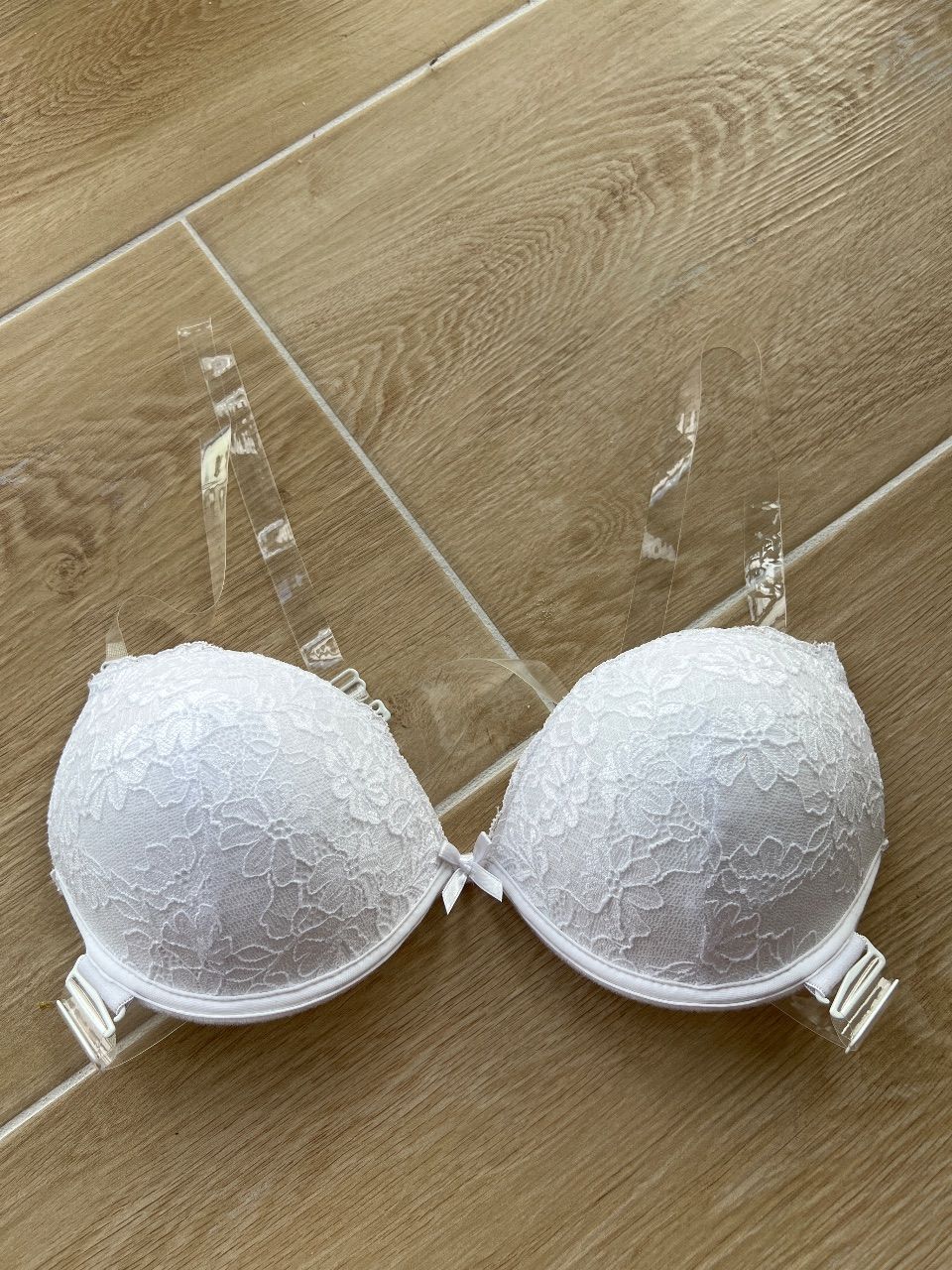 Keine Bh mit durchsichtigen Trägern Size 85 B
