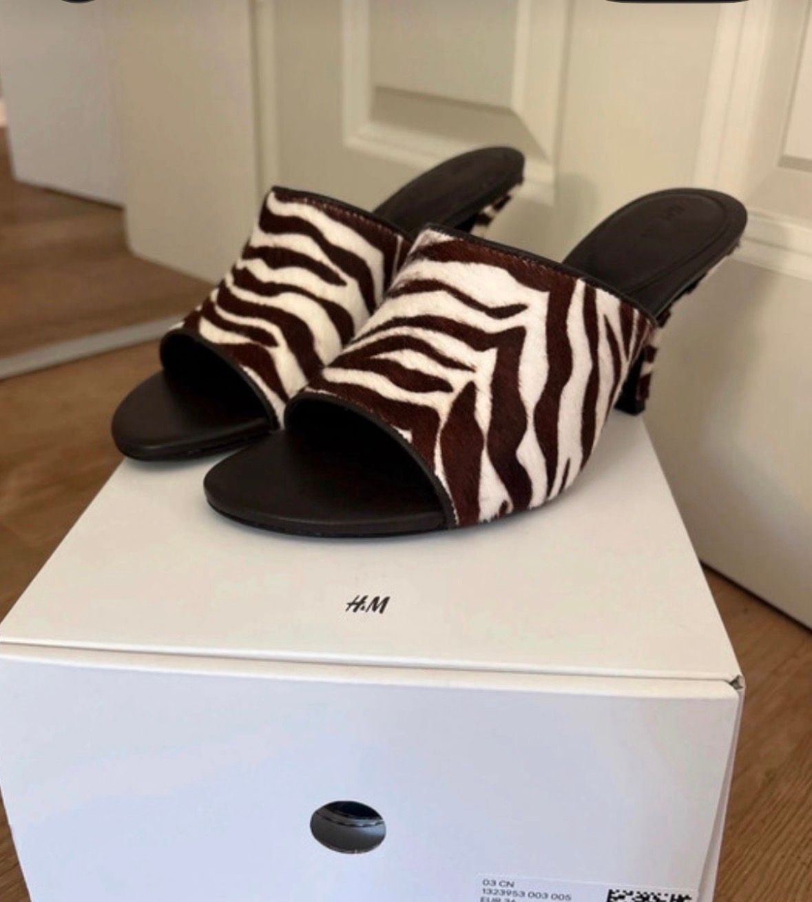 H&M  H&M Ledersandaletten mit Absatz braunen Zebra-lmitat Size 37