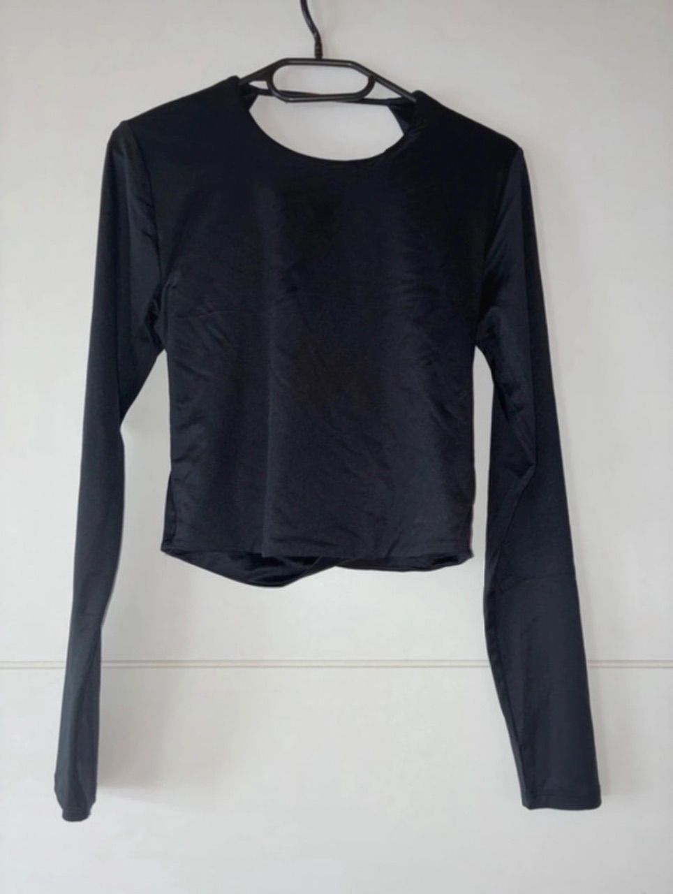 New Yorker  Schwarzes Cropped Langarmshirt – Figurbetontes Longsleeve Basic mit offenem Rück Size L