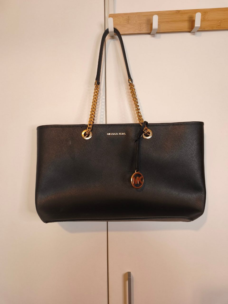 Michael Kors  Michael Kors Tasche Shania Large EW Chain Tote in Schwarz Gold