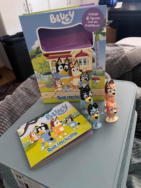 Bluey Spielgeschichten Set mit 4 Figuren und Buch Neu