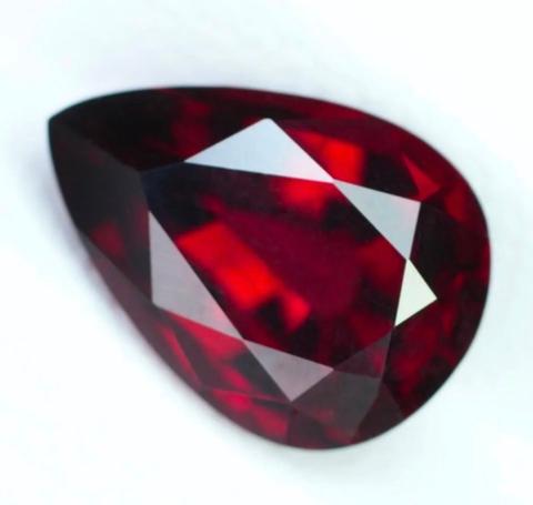 Edelstein Rhodolite mit Zertifikat