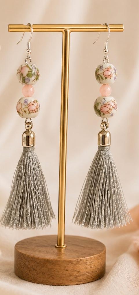Ohrschmuck grau