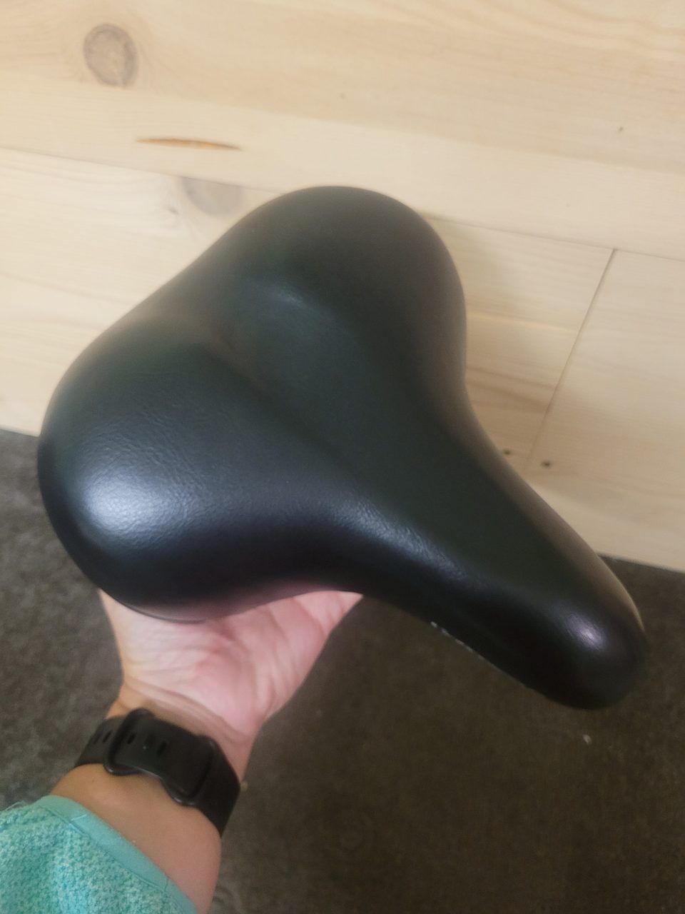 Wittkop Fahrradsattel – bequem & breit – schwarz