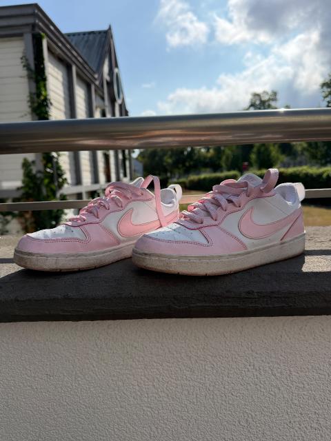 Nike Nike Sneaker – Weiß/Rosa Size 38