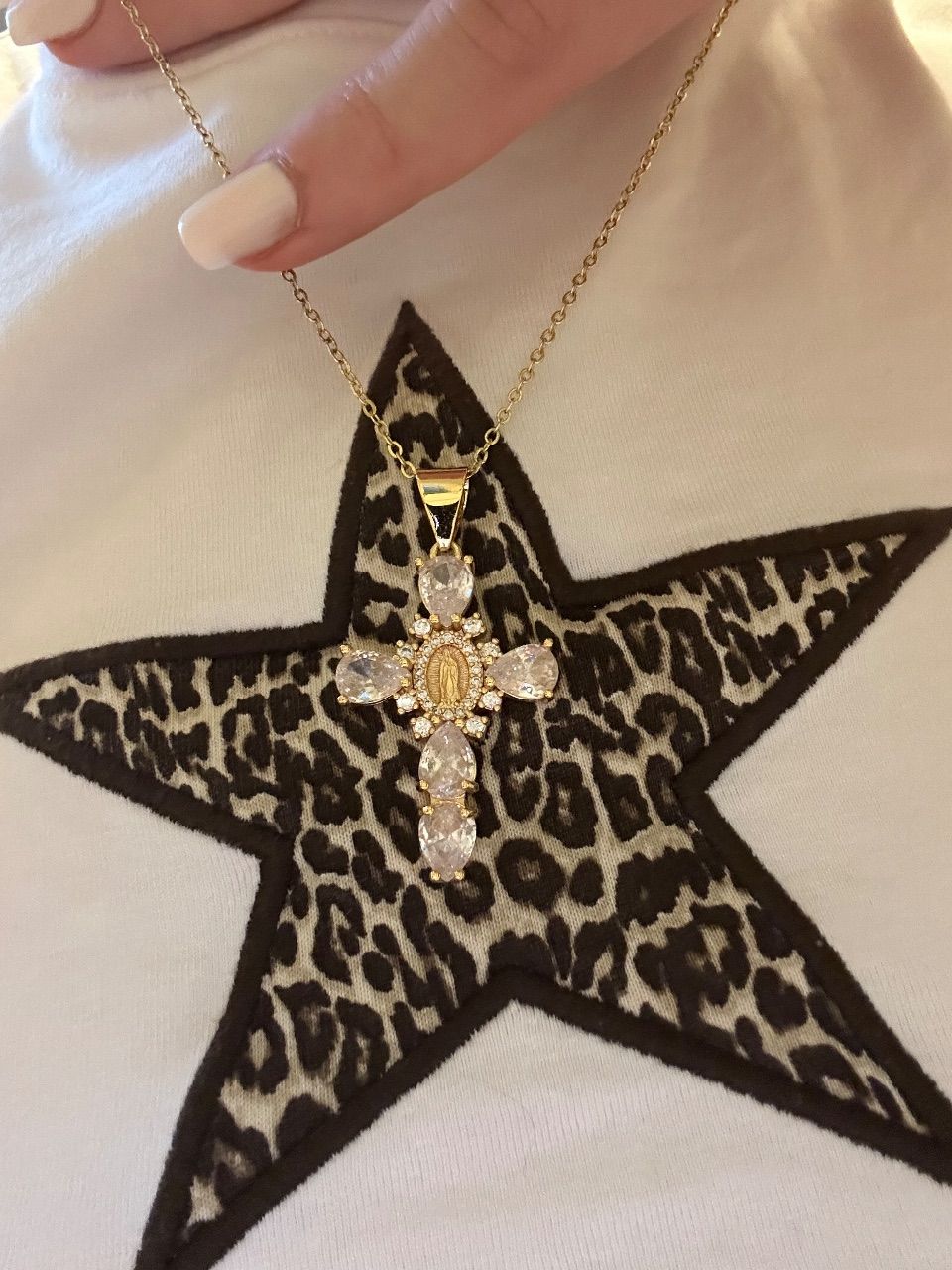 Jewelly Goldfarbene Kreuzkette mit Strasssteinen Size Einheitsgröße