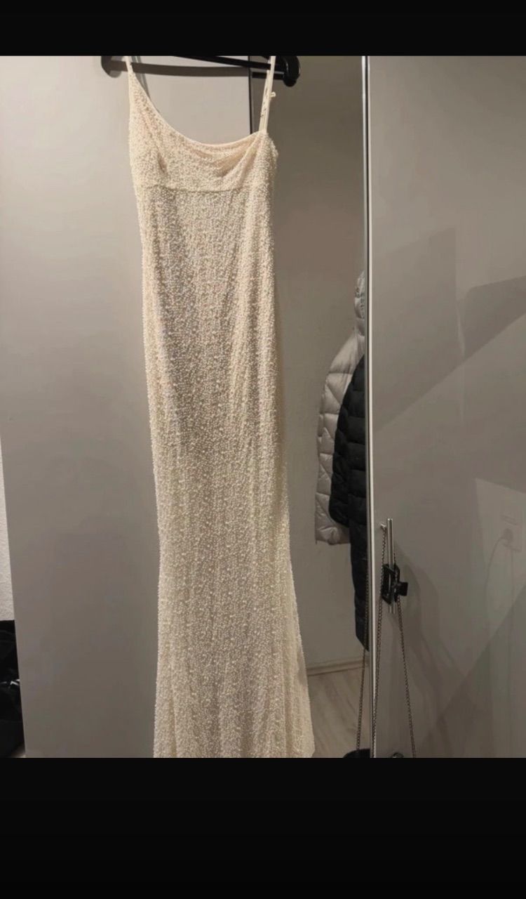 Oh polly Langes Perlen-Abendkleid in Champagner – elegant & figurbetont Size XS