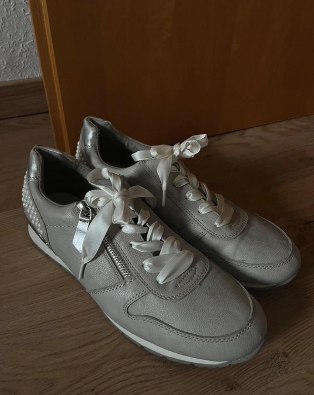 Stylische Tom Tailor Sneaker mit Perlen & Satin-Details – wie neu!