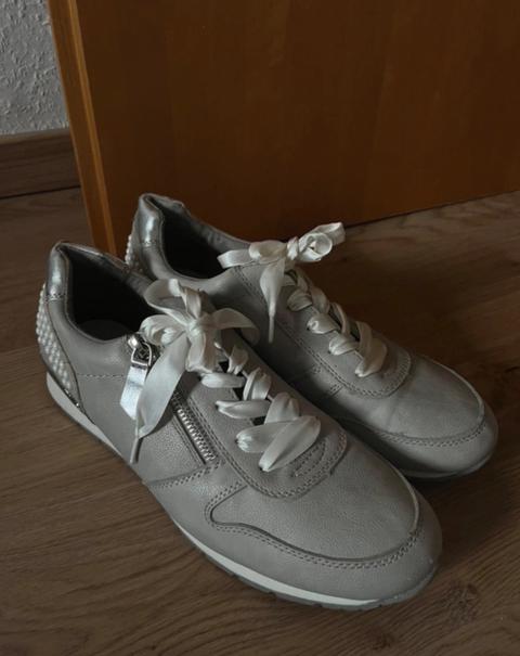 Tom Tailor Stylische Tom Tailor Sneaker mit Perlen & Satin-Details – wie neu! Size 41