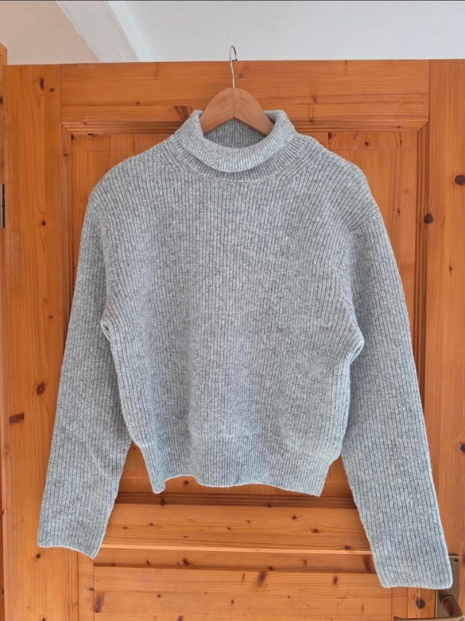 H&M Turtleneck- Pullover mit Schulterpolster  Size M