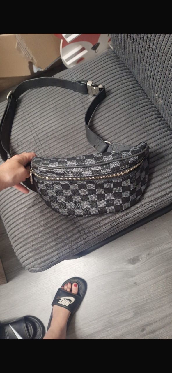 Louis Vuitton  LV (nicht Original) bauchtasche
