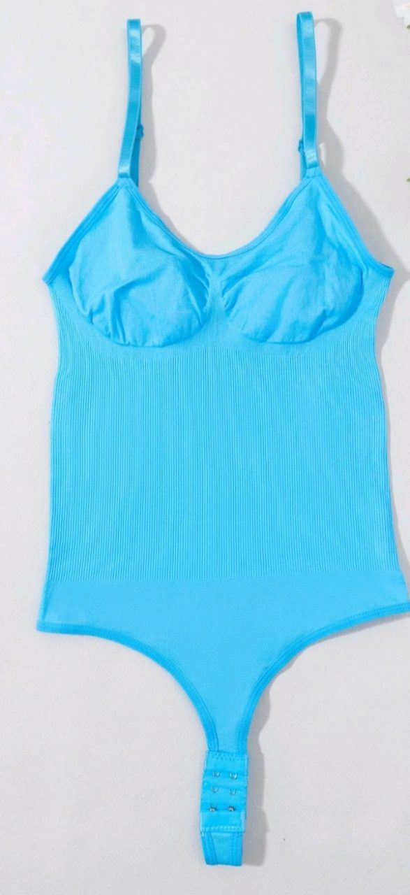 Body in babyblau verdenkt den bauch und mach ein schöne Figur  Size S