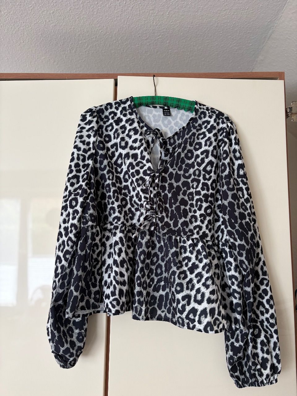 SHEIN  Leo Print Bluse  Size XXL