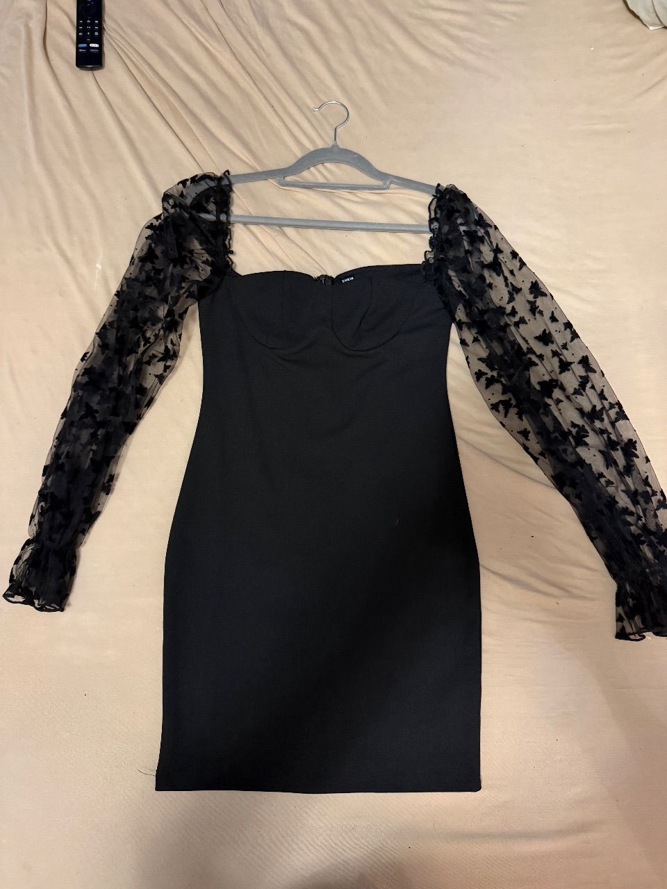 Shein Schwarzes Kleid mit transparenten Blumenärmeln Size S