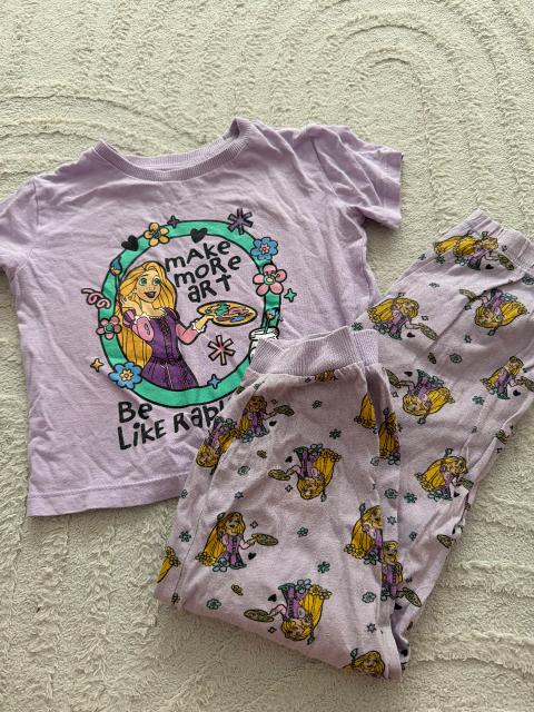 Sinsay Mädchen pijama Size 104