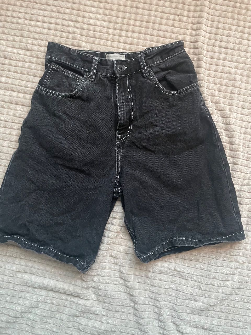 Pull&abrate Pull&Bear Jeans-Shorts Schwarz Kontrastnähte Gr. 38 Size 38
