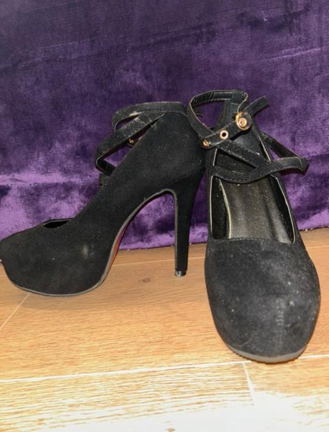 Shein Schlichte Schwarze hohe schuhe Size 39