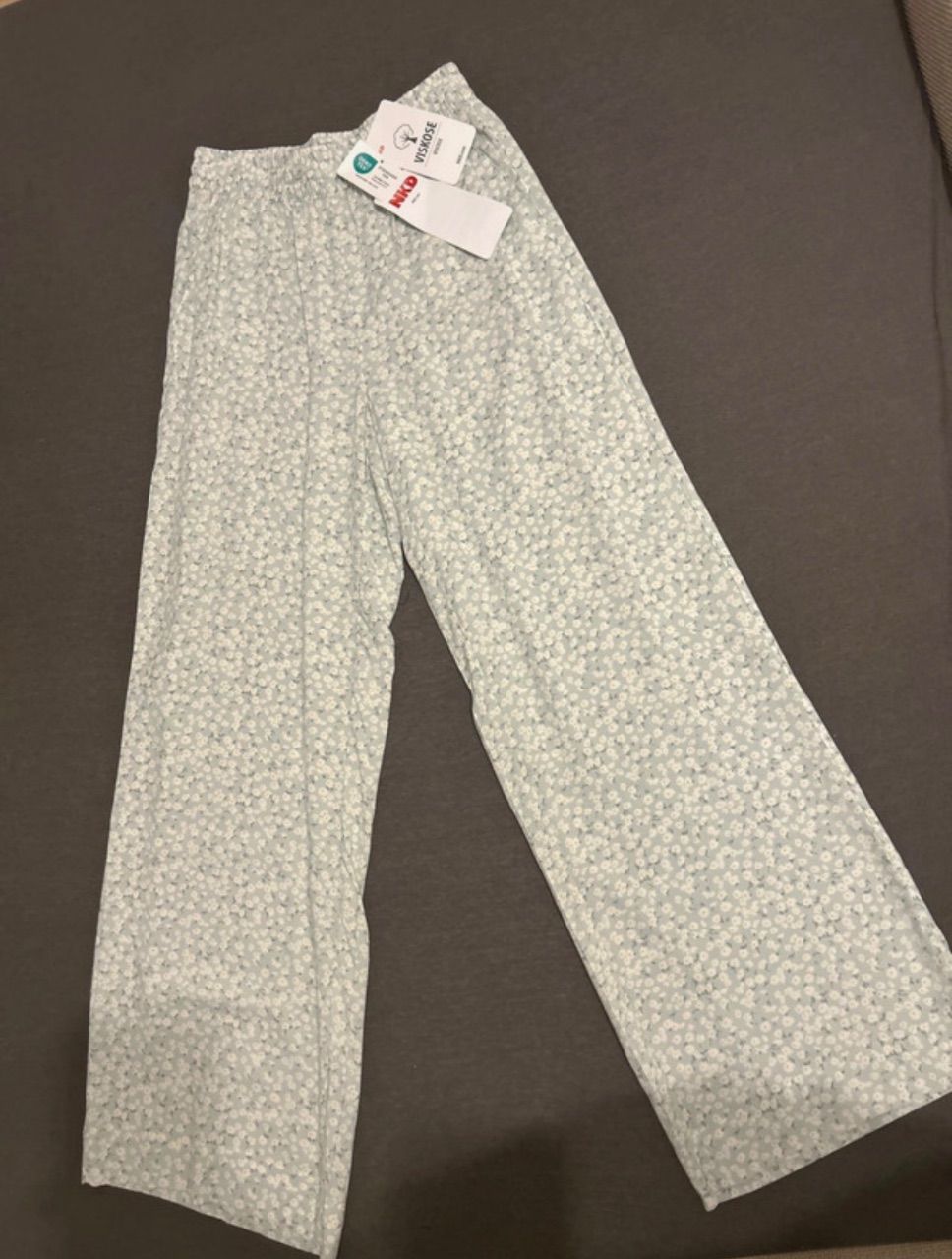 NKD Hellgrüne Viskose Sommer Hose von NKD mit floralem muster🌸 Size XS