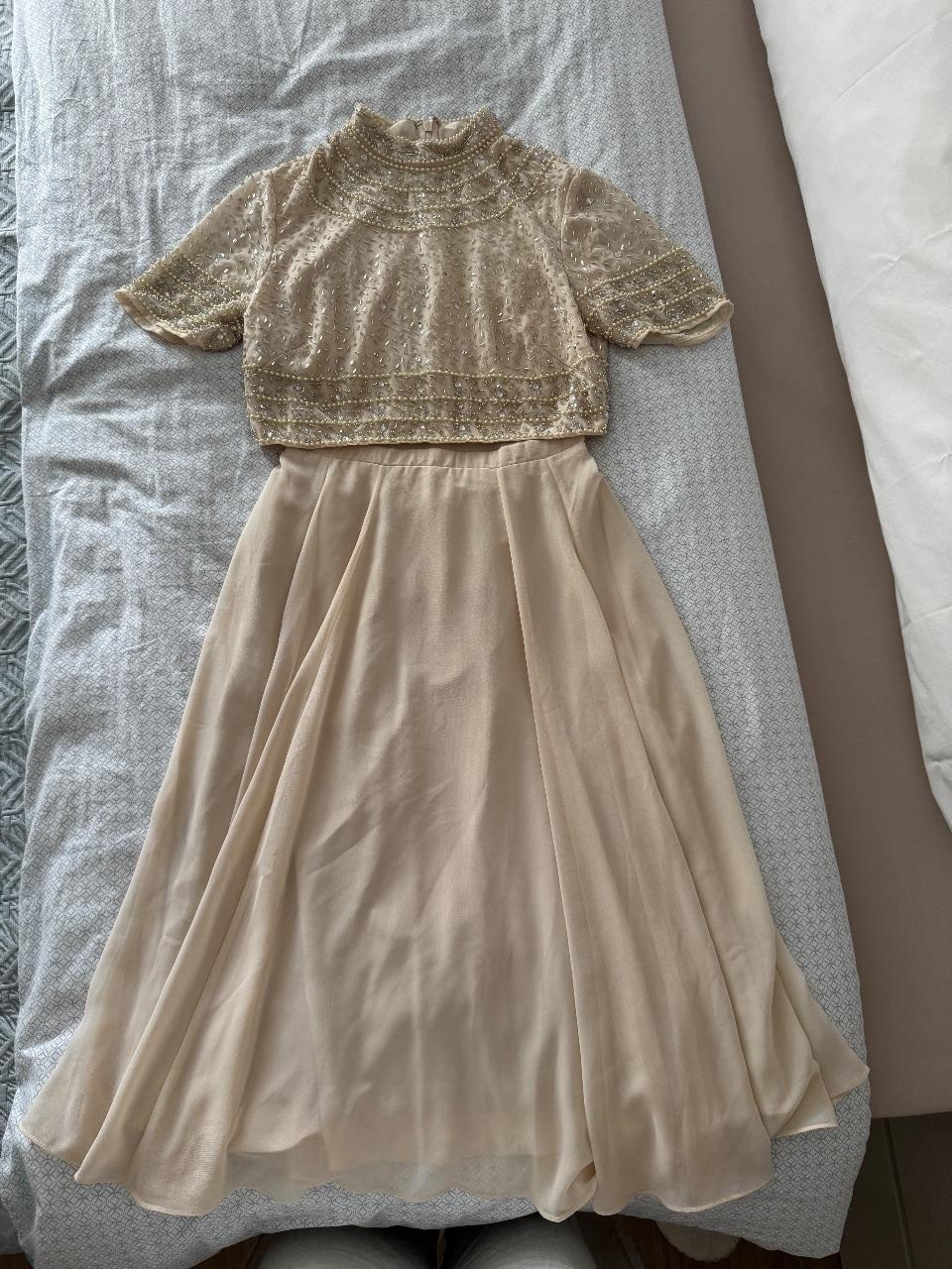 Asos Kleid mit Bestickung
