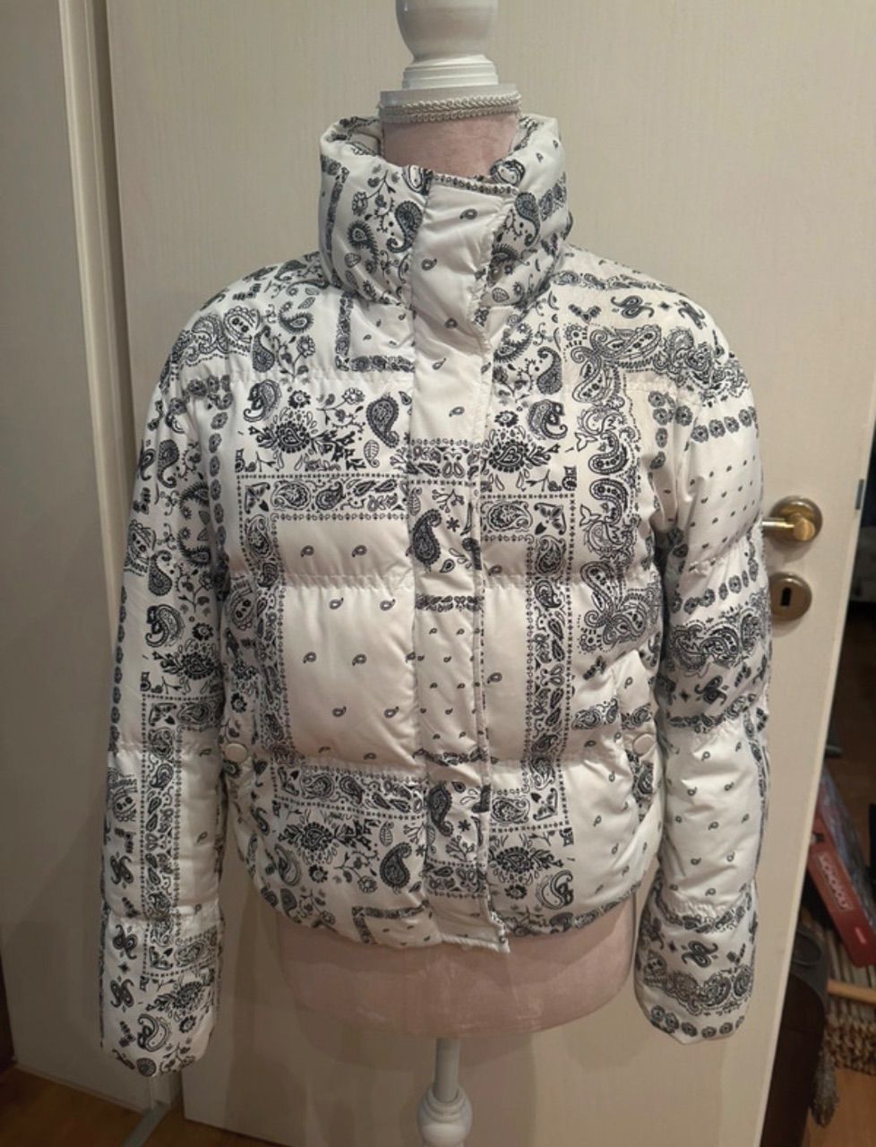 NewYorker Daunenjacke mit schwarz weißem Muster Size XS