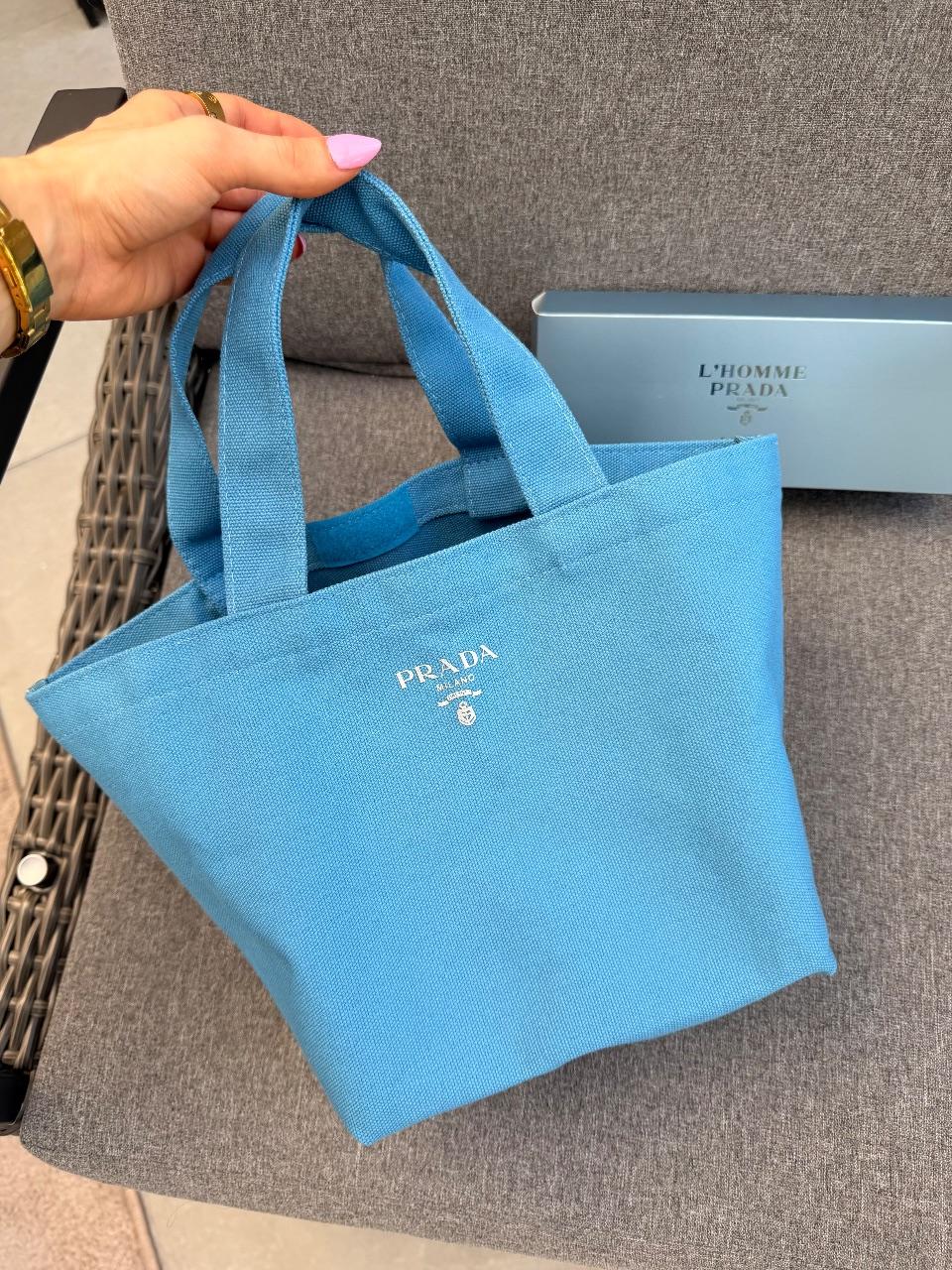 Prada Kosmetiktasche Blau Neu mit Box