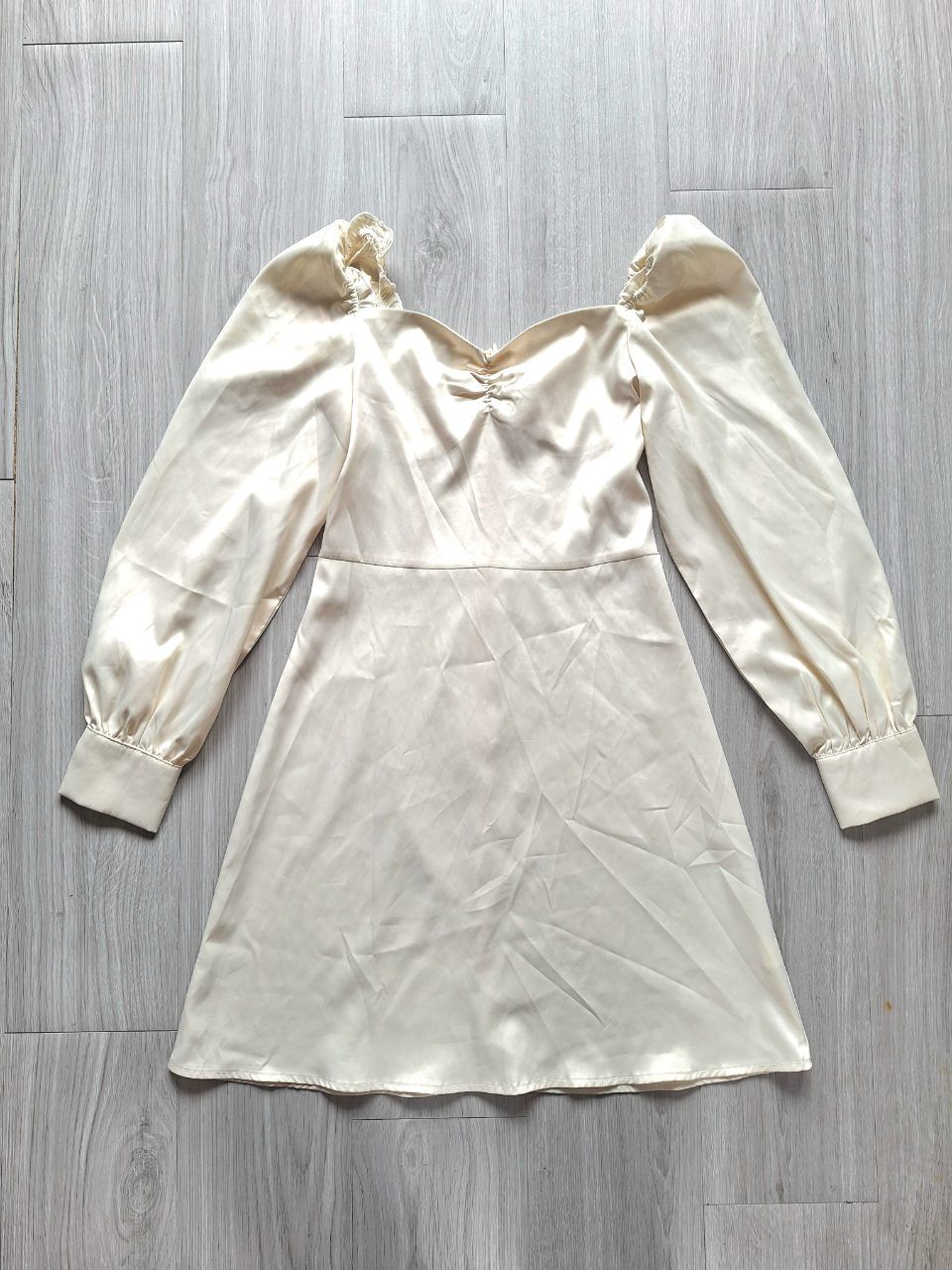 Shein Shein Satin Minikleid Partykleid Puffärmel Raffung Creme S 36 Size S