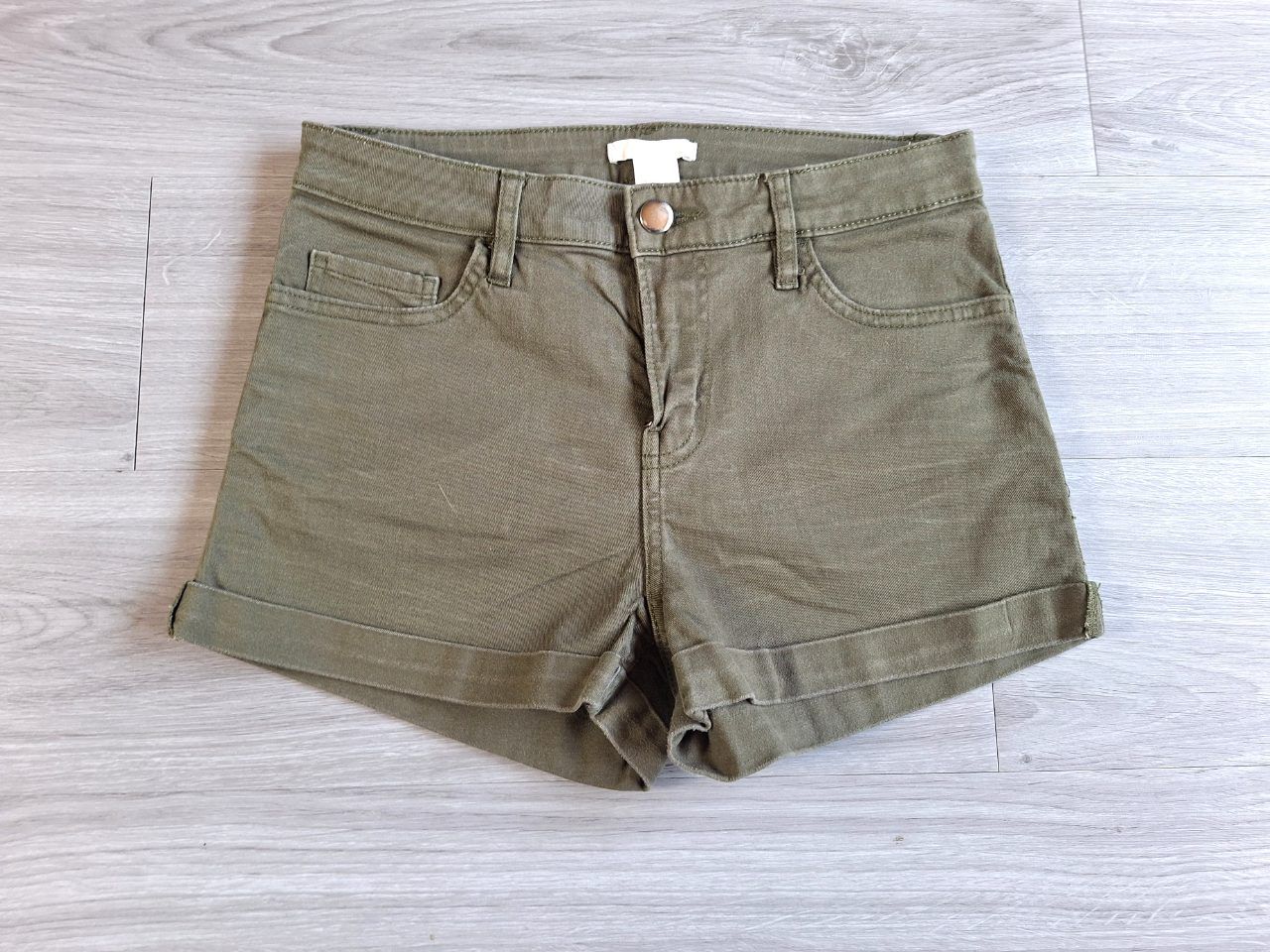 H&M H&M High Waist Jeansshorts Hotpants Shorts Umschlag Khaki XS 34 Size XS