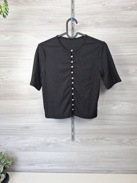 Shein Rippshirt Rippenshirt Perlenknöpfe Zierknopfleiste Schwarz 38
