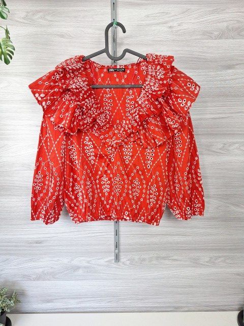 Zara Zara Rüschenbluse Volantbluse Lochstickerei Stickereibluse Boho Tunika 36 Size S