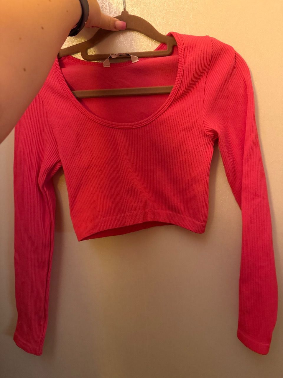 Stradivarius  Stradivarius Oberteil Neon pink bauchfrei mit langen Ärmeln  Size M