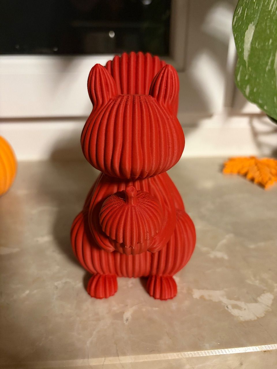 Linora Design 3D gedrucktes Eichhörnchen mit Eichel – süße Herbstdeko