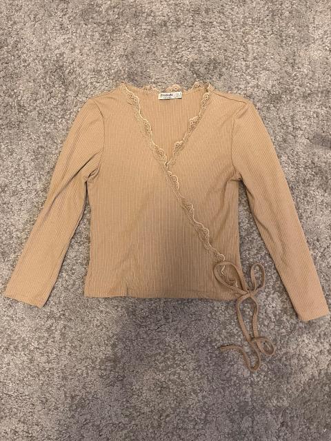 Stradivarius Süße Bluse in beige mit spitze Size S