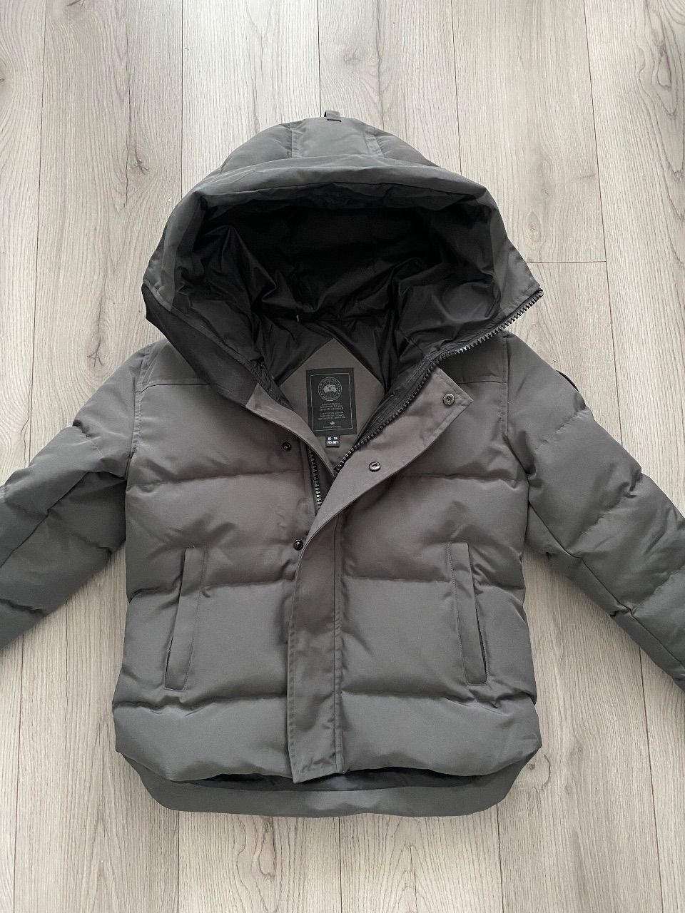 Canada goose  Canada goose macmillan Winterjacke grau mit Black badge  Size XS