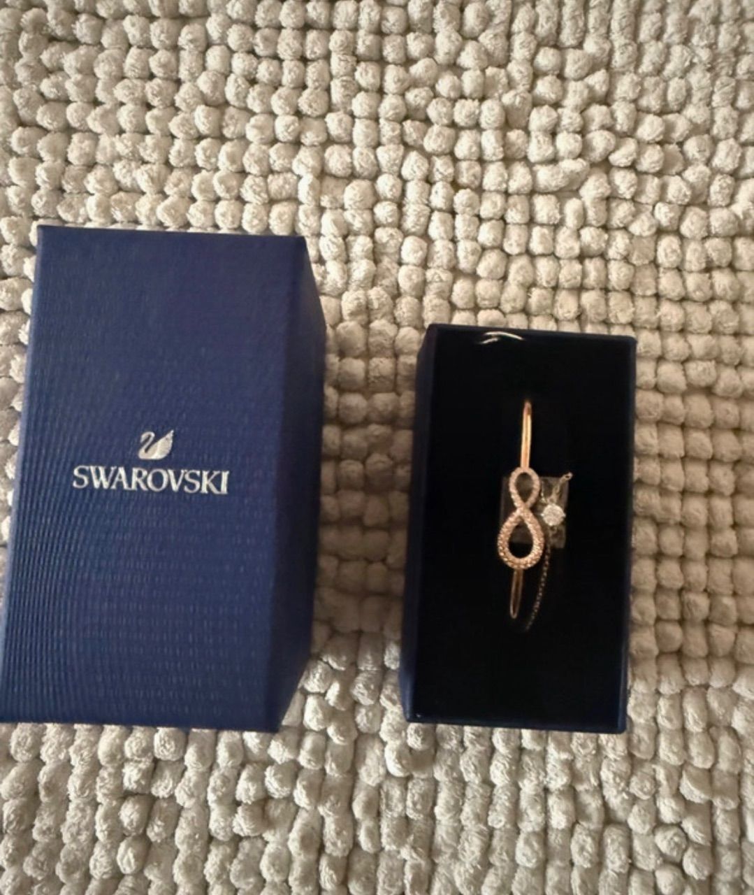 Swarovski Swarovski Armreif im Infinity Design