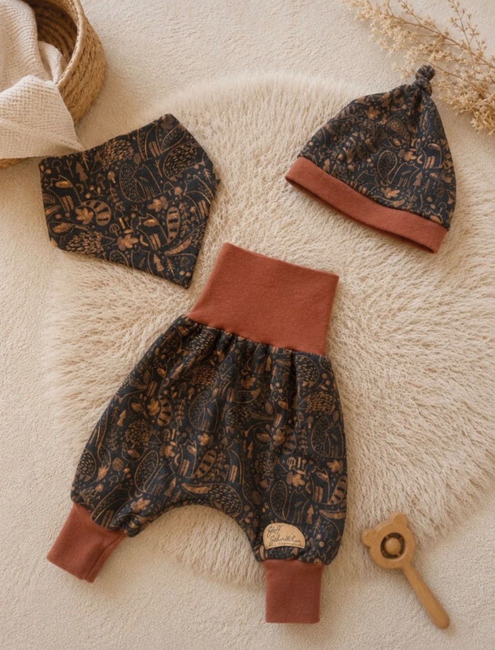 Handmade  Set Baby, Kinder Zweiteiler, Hose, Mütze Gr. 56  Size 56