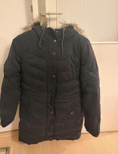 Clockhouse Schwarze Winterjacke | Gr. 36 | Fellkapuze | warm & gepflegt Size 36