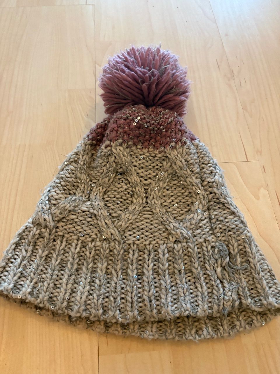 Ohne Marke Damen Strickmütze mit Bommel & Pailletten beige rosa