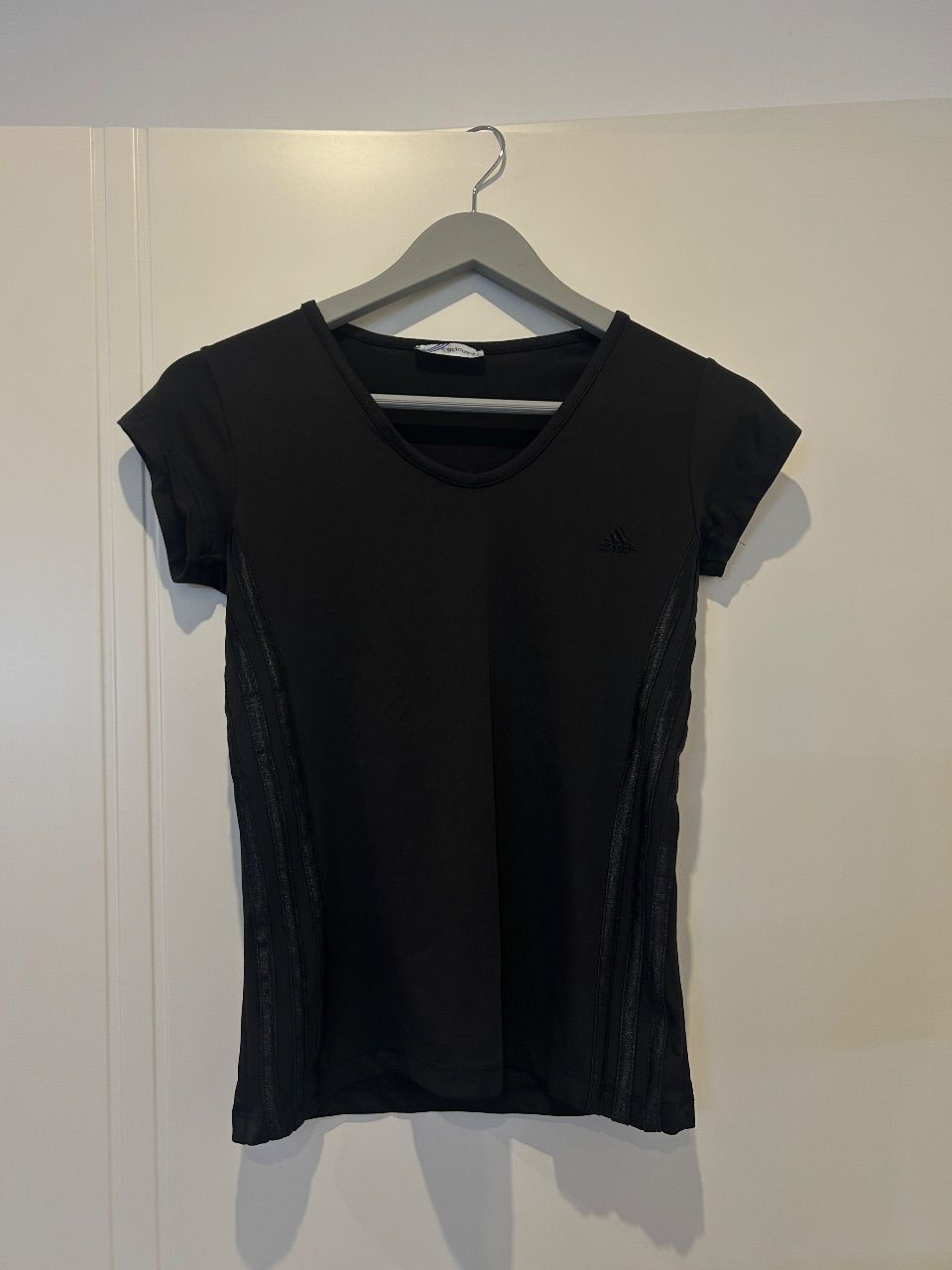 Adidas  Adidas Sport Tshirt tailliert eng geschnitten Gr. S schwarz  Size S