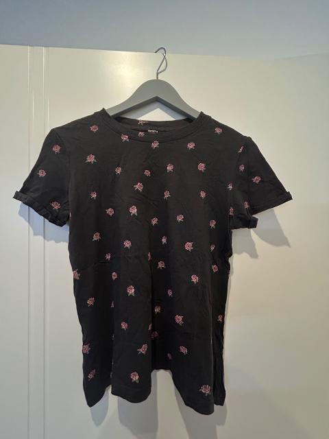 Bershka Bershka süßes Sommer Tshirt grau mit Rosen Gr. S Size S
