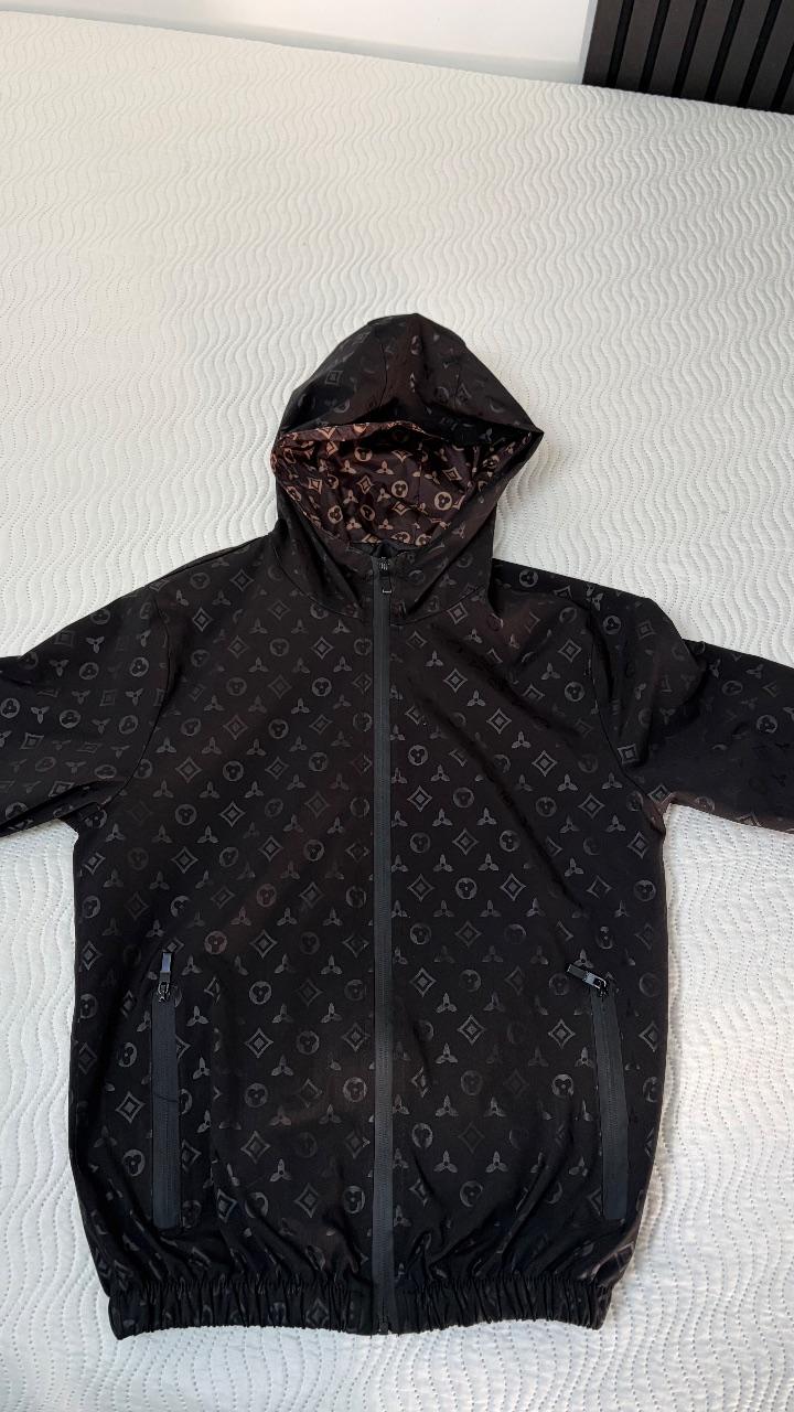 Schwarze Designer-Style Jacke mit Kapuze & Muster