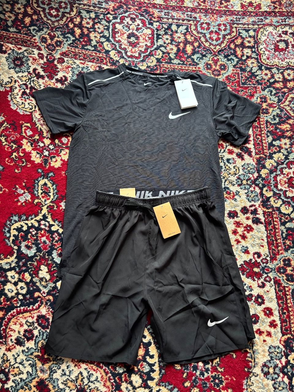 Nike Nike Miler Laufset Schwarz – T-Shirt & Shorts – Größe L – Neu mit Etikett Size L