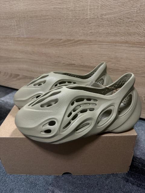 Adidas Adidas Yeezy foam Runner Stone Salt in Größe 43 Size 43