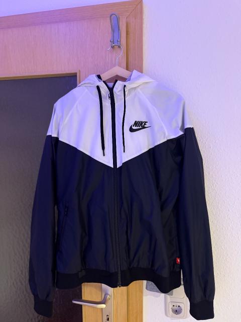 schwarz/weißer Nike Windbreaker in Größe M