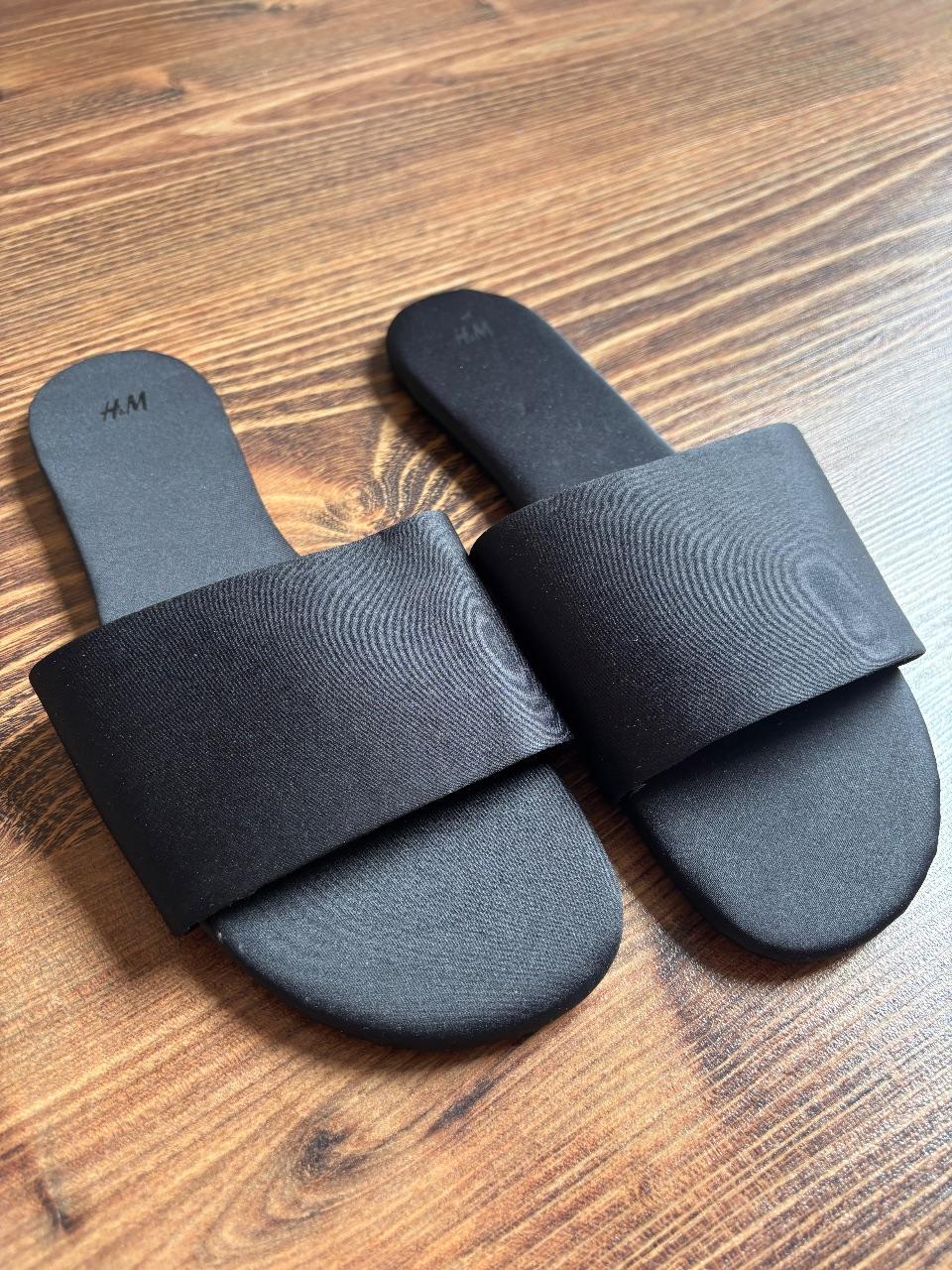 Schwarze Sandalen