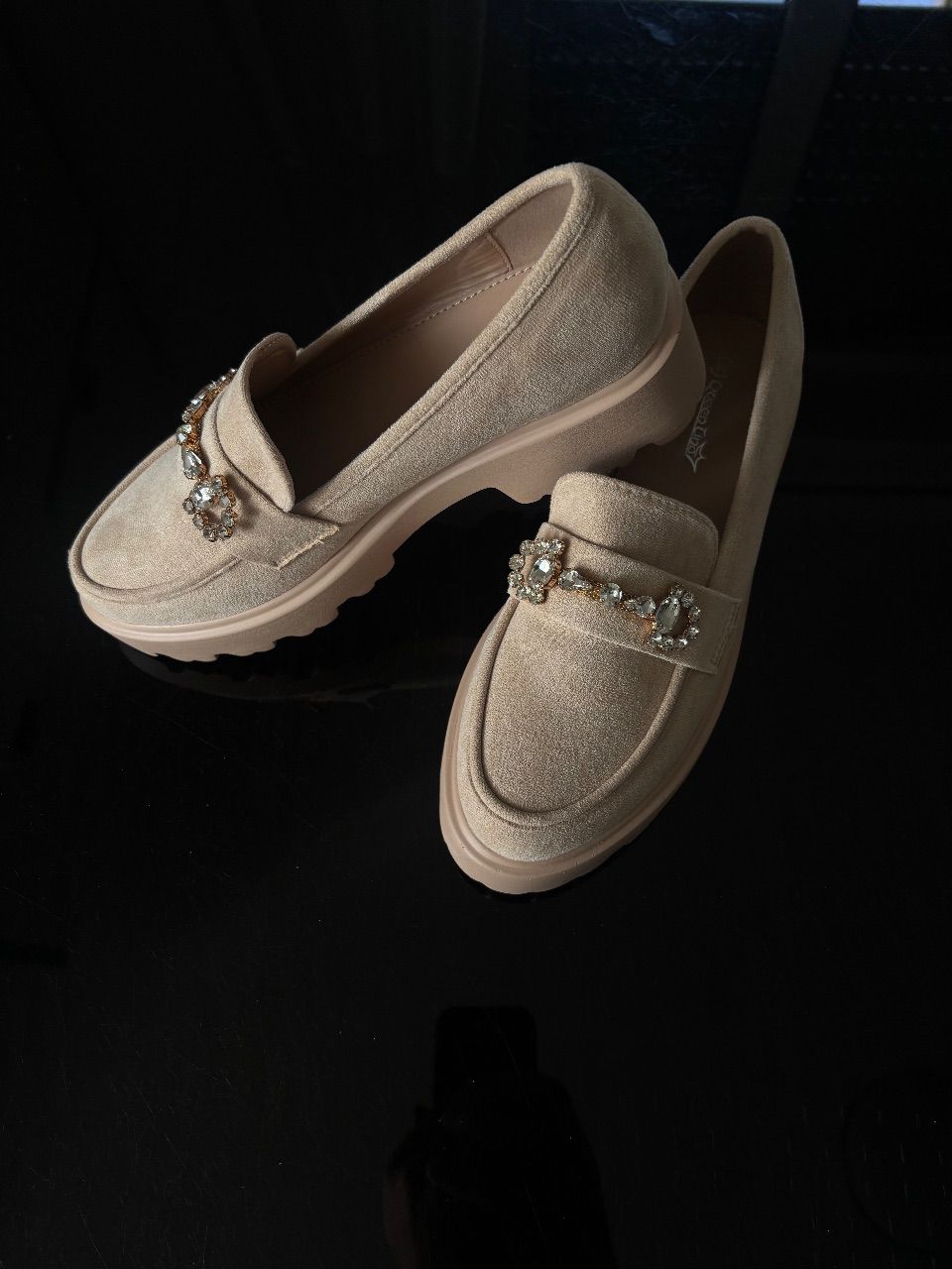 Gina benotti Beige Loafer mit Schmuckkette & Strass – Gr. 4 Size 40