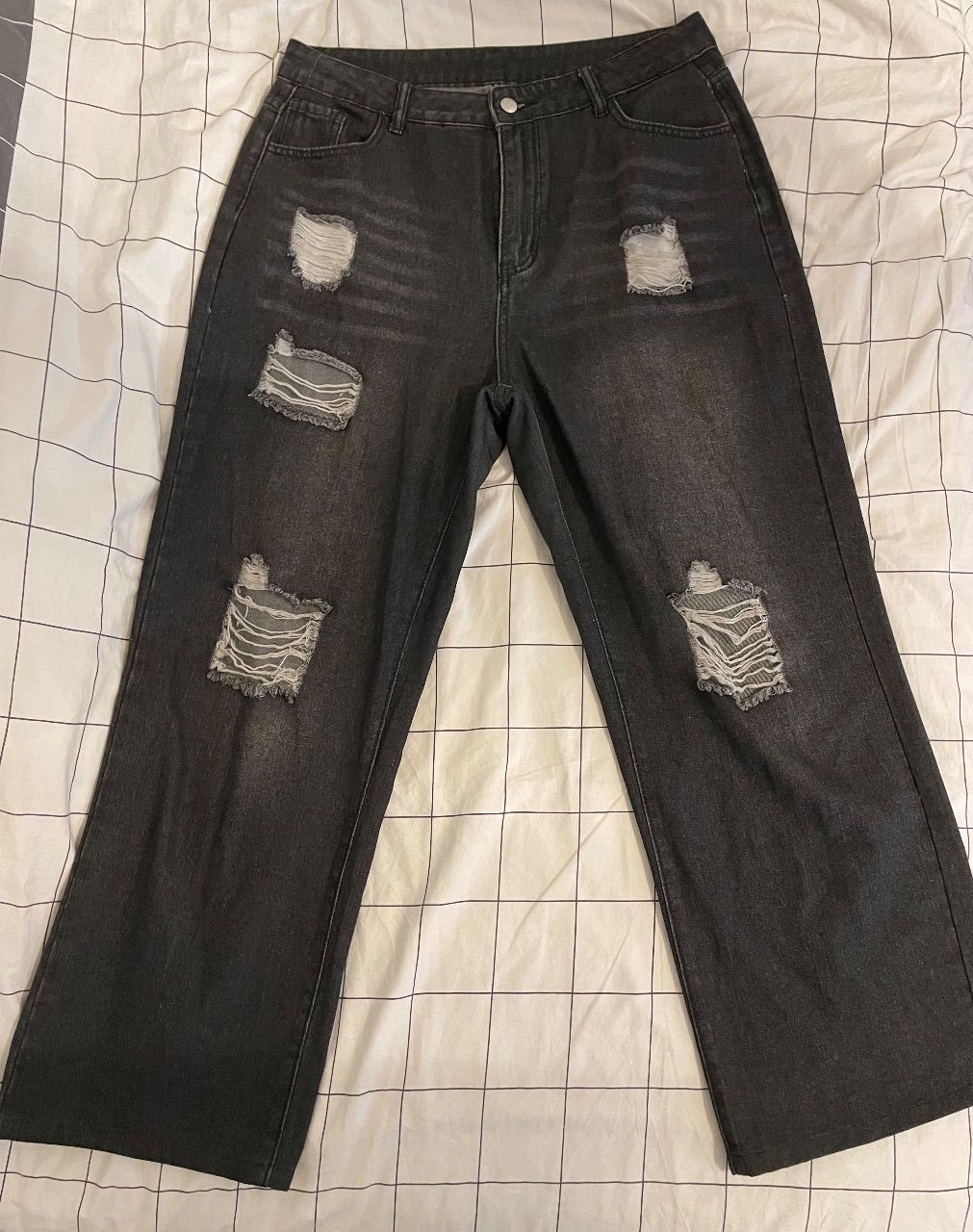 SHEIN Graue straight Jeans mit löcher
